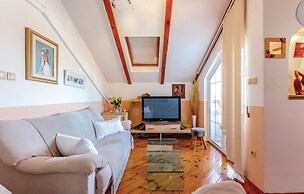 Amazing Home in Dramalj With Wifi, 2 Bedrooms and Outdoor Swimming Poo