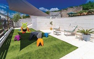 Amazing Home in Dramalj With Wifi, 2 Bedrooms and Outdoor Swimming Poo