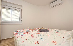 Stunning Apartment in Brodarica With Wifi and 1 Bedrooms