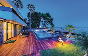 Beautiful Home in Kastel Stari with Hot Tub, Sauna & Outdoor Swimming 