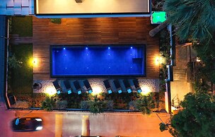 Beautiful Home in Kastel Stari with Hot Tub, Sauna & Outdoor Swimming 