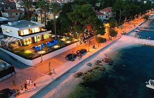 Beautiful Home in Kastel Stari with Hot Tub, Sauna & Outdoor Swimming 