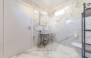 Beautiful Home in Kastel Stari with Hot Tub, Sauna & Outdoor Swimming 