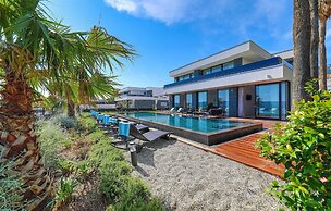 Beautiful Home in Kastel Stari with Hot Tub, Sauna & Outdoor Swimming 