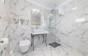 Beautiful Home in Kastel Stari with Hot Tub, Sauna & Outdoor Swimming 