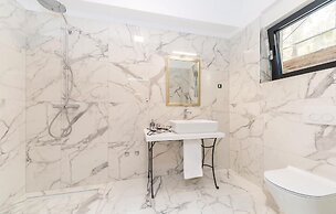 Beautiful Home in Kastel Stari with Hot Tub, Sauna & Outdoor Swimming 