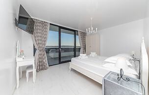 Beautiful Home in Kastel Stari with Hot Tub, Sauna & Outdoor Swimming 