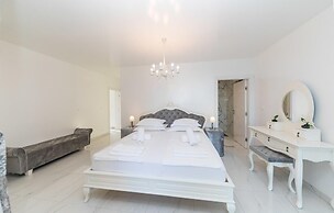 Beautiful Home in Kastel Stari with Hot Tub, Sauna & Outdoor Swimming 