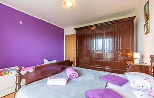 Nice Apartment in Duce With 2 Bedrooms and Wifi