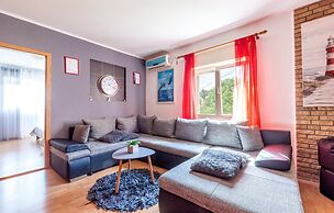 Nice Apartment in Duce With 2 Bedrooms and Wifi