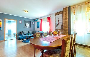 Nice Apartment in Duce With 2 Bedrooms and Wifi