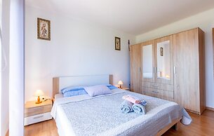 Nice Apartment in Duce With 2 Bedrooms and Wifi