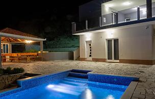 Beautiful Home in Prgomet With 3 Bedrooms, Wifi and Outdoor Swimming P