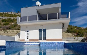 Beautiful Home in Prgomet With 3 Bedrooms, Wifi and Outdoor Swimming P