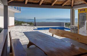 Beautiful Home in Prgomet With 3 Bedrooms, Wifi and Outdoor Swimming P