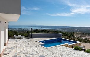 Beautiful Home in Prgomet With 3 Bedrooms, Wifi and Outdoor Swimming P