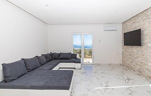 Beautiful Home in Prgomet With 3 Bedrooms, Wifi and Outdoor Swimming P