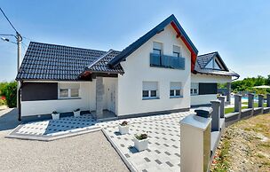 Awesome Home in Varazdin Breg With 2 Bedrooms, Wifi and Outdoor Swimmi