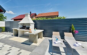 Awesome Home in Varazdin Breg With 2 Bedrooms, Wifi and Outdoor Swimmi