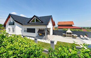Awesome Home in Varazdin Breg With 2 Bedrooms, Wifi and Outdoor Swimmi