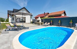 Awesome Home in Varazdin Breg With 2 Bedrooms, Wifi and Outdoor Swimmi