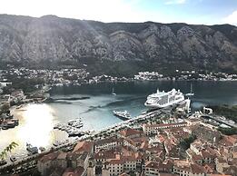 Panorama View 2-bed Apartment in Sutomore