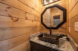 Creekside Manor Too 2 Bedroom Cabin by RedAwning