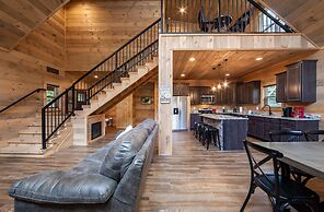 Creekside Manor Too 2 Bedroom Cabin by RedAwning