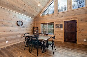 Creekside Manor Too 2 Bedroom Cabin by RedAwning