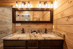 Creekside Manor Too 2 Bedroom Cabin by RedAwning