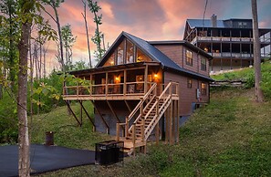 Creekside Manor Too 2 Bedroom Cabin by Redawning