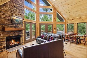 Creekside Manor 3 Bedroom Cabin by RedAwning