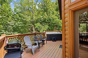 Creekside Manor 3 Bedroom Cabin by RedAwning