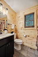 Creekside Manor 3 Bedroom Cabin by RedAwning