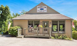 Creekside Manor 3 Bedroom Cabin by RedAwning