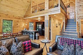 Creekside Manor 3 Bedroom Cabin by RedAwning