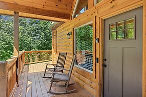 Creekside Manor 3 Bedroom Cabin by RedAwning