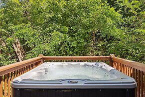 Creekside Manor 3 Bedroom Cabin by RedAwning