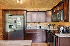 Creekside Manor 3 Bedroom Cabin by RedAwning