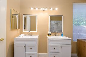 Casa Caliente 3 Bedroom Home by Redawning