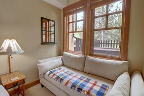 Spacious Town Home, Short Walk to Lifts, Private Hot Tub - 144C by Red