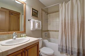 Spacious Town Home, Short Walk to Lifts, Private Hot Tub - 144C by Red