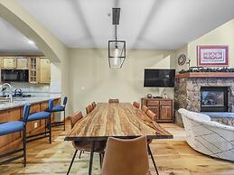 Spacious Town Home, Short Walk to Lifts, Private Hot Tub - 144C by Red