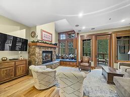 Spacious Town Home, Short Walk to Lifts, Private Hot Tub - 144C by Red