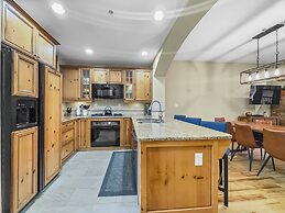 Spacious Town Home, Short Walk to Lifts, Private Hot Tub - 144C by Red