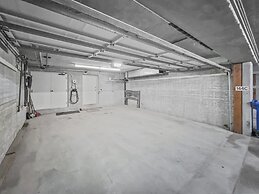 Spacious Town Home, Short Walk to Lifts, Private Hot Tub - 144C by Red