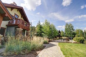 Spacious Town Home, Short Walk to Lifts, Private Hot Tub - 144C by Red