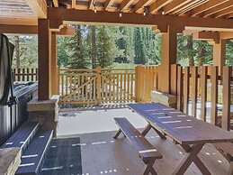 Spacious Town Home, Short Walk to Lifts, Private Hot Tub - 144C by Red