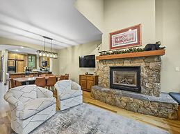 Spacious Town Home, Short Walk to Lifts, Private Hot Tub - 144C by Red