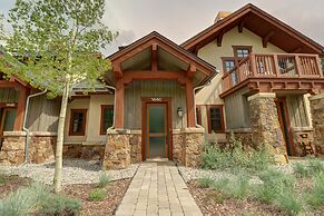 Spacious Town Home, Short Walk to Lifts, Private Hot Tub - 144C by Red